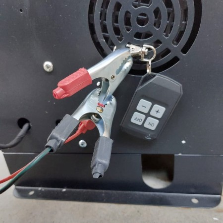 ogrzewanie postojowe klepmy do podłączenia do akumulatora oraz pilot sterujący.jpg