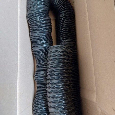 elastyczna i zaizolowana rura doprowadzająca ciepłe potwietrze.jpg