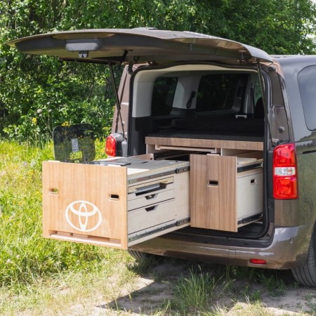 zabudowa AE Conversion Camperbox jak sie prezentuje w Toyota Proace.jpeg