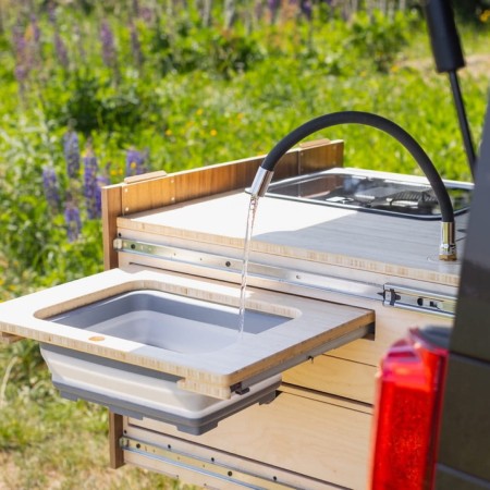 zabudowa AE Conversion Camperbox zlew i polaczenie wody.jpeg