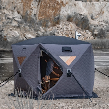 Winterjurte Wild Land Ice Hub 500 aufgebaut mit Abspannseilen