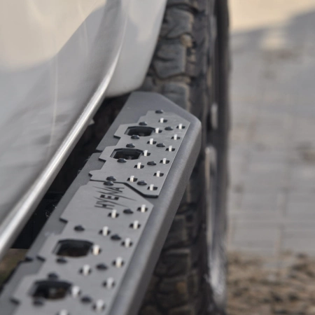 Stahlseitenschweller zur Rahmenmontage Toyota Hilux 2015 Öffnungen zur einfachen Reinigung von Schlamm