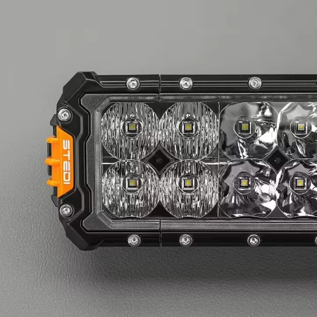 ST3303 PRO 12 LED 11 Zoll eine von zwei Lampen im Grill montiert Ford Raptor Next Gen