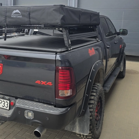 RAM1500 Aufbau niedrig mit Dachzelt Wild Land Voyager PRO