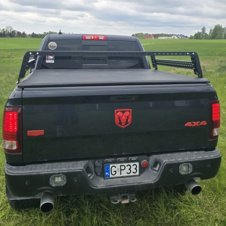 RAM1500 Aufbau niedrig Rückansicht Anpassung an die Fahrzeugsilhouette