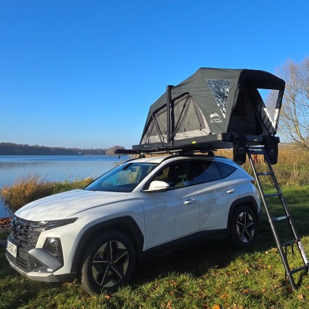 namiot dachowy Summit Explorer 130 duze okna maja dwie warstwy moskitiera oraz glowne poszycie widok i zaciemnieni w srodku.jpeg