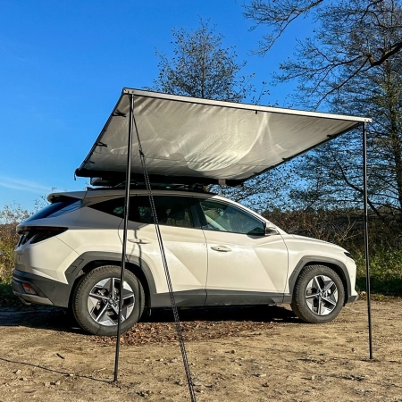 Seitenmarkise Wild Land Lite auf einem Hyundai Tucson aufgebaut, leicht, bietet aber viel Schattenplatz