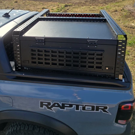 zabudowa bed rack z dodatkową zabudowaną skrzynią z boku.jpeg