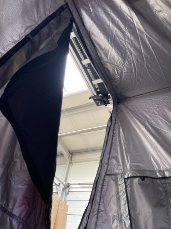 przedsionek pod namiot dachowy Wild Cruiser wejście.JPEG